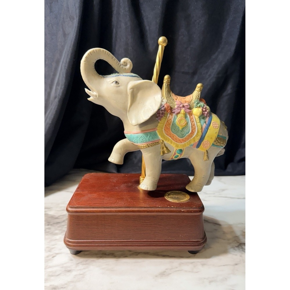 Elephant Carousel Limited Edition San Francisco Music Box‎ #860 Of #4500 (2789)
